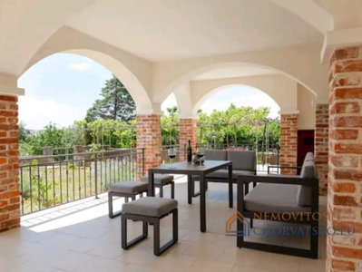 Prodej rodinného domu, 330m²