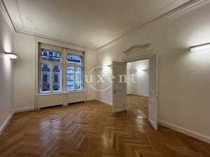 Pronájem kanceláře 420 m² Praha