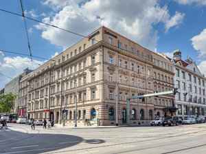 Pronájem kanceláře 430 m² Praha