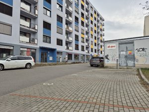 Pronájem parkovacího místa 12 m² Brno