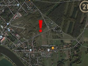 Prodej komerčního pozemku 2360 m² Káraný