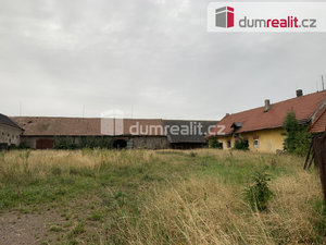 Prodej komerčního pozemku 4398 m² Občov