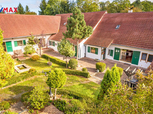 Prodej rodinného domu 900 m² Dolní Pěna