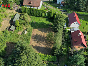Prodej stavební parcely 931 m² Lovečkovice