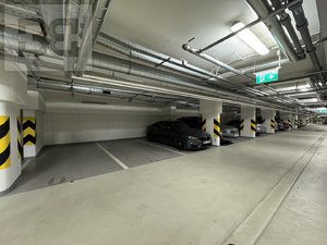 Pronájem parkovacího místa 13 m² Praha