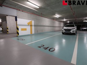 Pronájem parkovacího místa 13 m² Brno