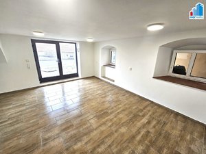 Pronájem kanceláře 27 m² Dýšina