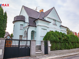 Prodej rodinného domu 438 m² Mšeno