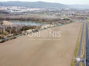 Prodej komerčního pozemku 74902 m² Chomutov