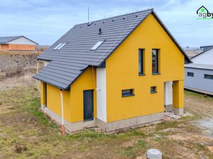 Prodej rodinného domu 143 m² Lužany