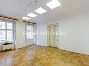 Pronájem bytu 2+1 90 m² Praha