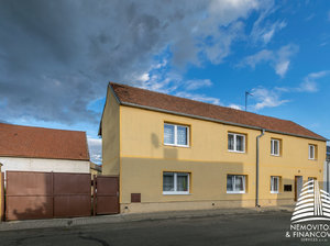 Prodej rodinného domu 320 m² Dobříň