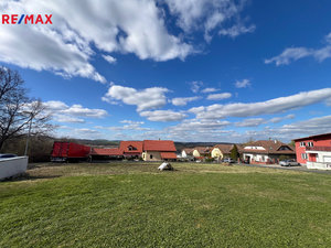Prodej stavební parcely 930 m² Svinaře