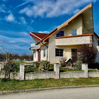 Prodej rodinného domu 150 m² Kamenný Újezd, 