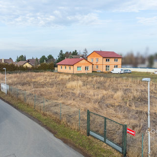 Prodej stavební parcely 2 582 m² Jesenice, Spojovací