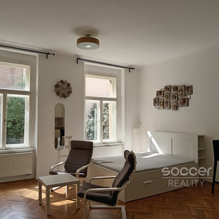 Pronájem bytu 1+kk a garsoniéry 44 m² Praha, Slavojova