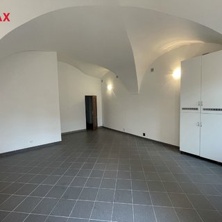 Pronájem kanceláře 42 m² Valašské Meziříčí, Náměstí