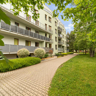 Prodej bytu 1+kk a garzoniéry 42 m² Pardubice, Labský Palouk