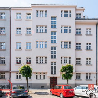 Pronájem bytu 3+1 80 m² Hradec Králové, Klumparova