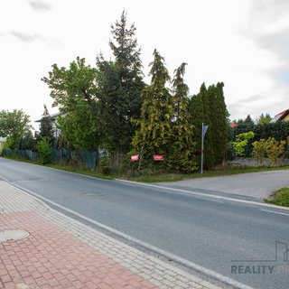 Prodej stavební parcely 1 766 m² Dolní Břežany, 