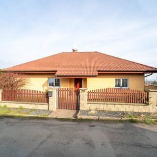 Prodej rodinného domu 146 m² Červené Pečky, Sadová