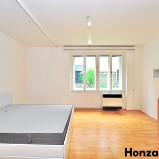 Pronájem bytu 1+1 45 m² Praha, Křižíkova