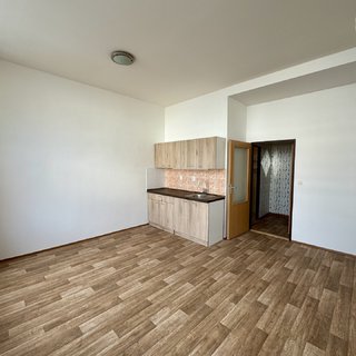Pronájem bytu 1+kk a garzoniéry 28 m² Brno, Tkalcovská