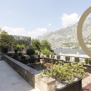 Prodej rodinného domu 454 m² v Černé Hoře