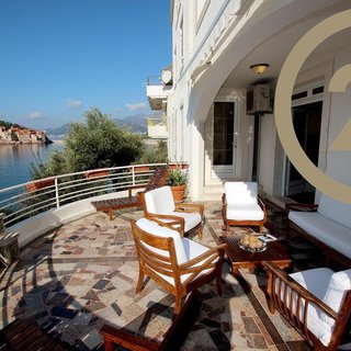Prodej vily 774 m² v Černé Hoře
