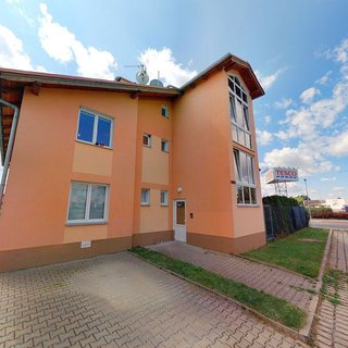 Prodej bytu 1+kk a garzoniéry 41 m² Hostivice, Unhošťská