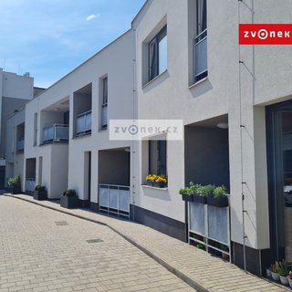 Pronájem bytu 1+kk a garzoniéry 32 m² Otrokovice, Komenského