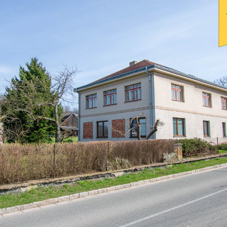 Prodej dvougeneračního domu 257 m², Hronovská