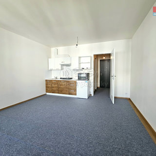 Pronájem bytu 1+kk a garzoniéry 33 m² Praha, náměstí Olgy Scheinpflugové