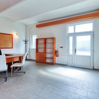 Prodej kanceláře 100 m² Karlovy Vary, Chebská