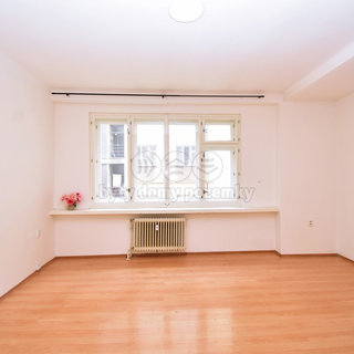 Pronájem bytu 1+1 33 m² Praha, Pobřežní