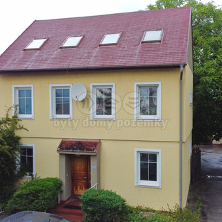 Prodej rodinného domu 858 m² Hradec Králové, Dvorská