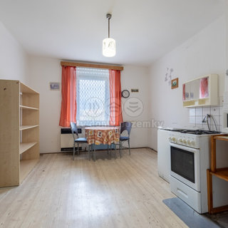 Pronájem bytu 2+1 61 m² Karlovy Vary, Nejdecká