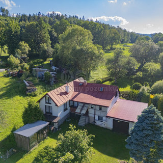 Prodej rodinného domu 220 m² Zavlekov