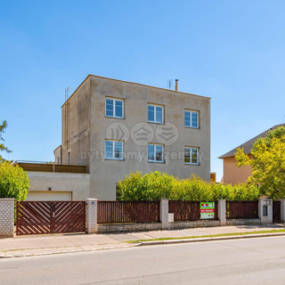 Prodej rodinného domu 281 m² Praha, Suchdolská