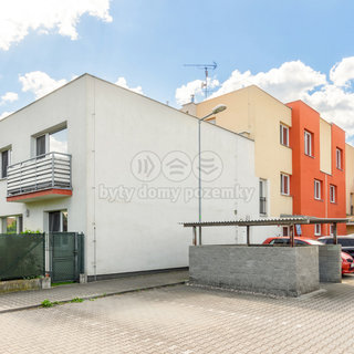 Prodej bytu 2+kk 151 m² Pardubice, Přeloučská