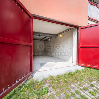 Prodej garáže 18 m² Praha, K Netlukám