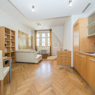 Pronájem bytu 2+kk 72 m² Praha, Valentinská