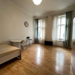 Pronájem bytu 1+1 44 m² Praha, Husinecká