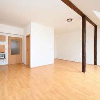 Pronájem bytu 1+kk a garsoniéry 45 m² Praha, Spojovací