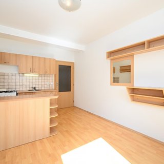Pronájem bytu 2+kk 36 m² Praha, Spojovací