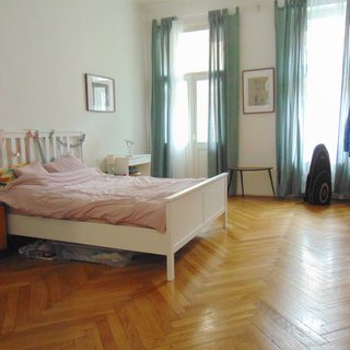 Pronájem bytu 2+1 80 m² Praha, Korunní