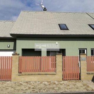 Pronájem rodinného domu 201 m² Šestajovice, 