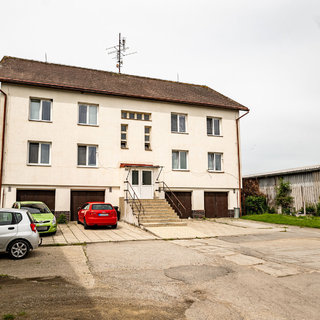 Prodej bytu 1+1 57 m² Hracholusky, 