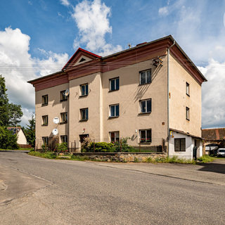 Prodej činžovního domu 681 m² Pečice