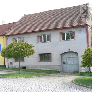 Prodej rodinného domu 580 m² Bělčice, nám. J. Kučery